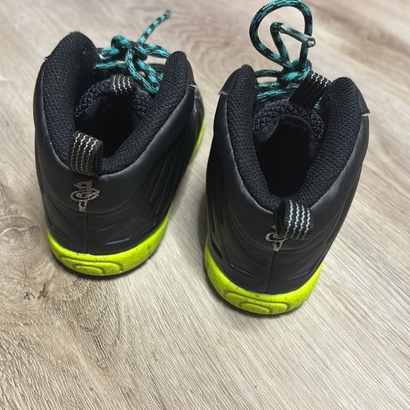 Nike Little Posite One Kids Shoes - Black and Green - Picture 2 of 5